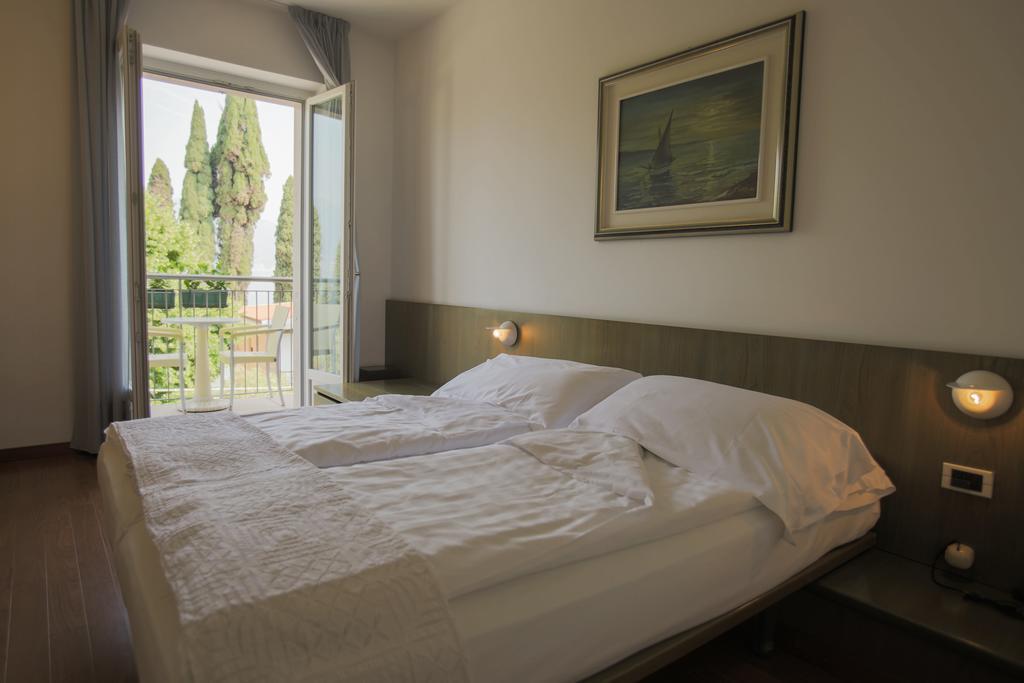 Hotel Al Caval Torri Del Benaco Eksteriør billede
